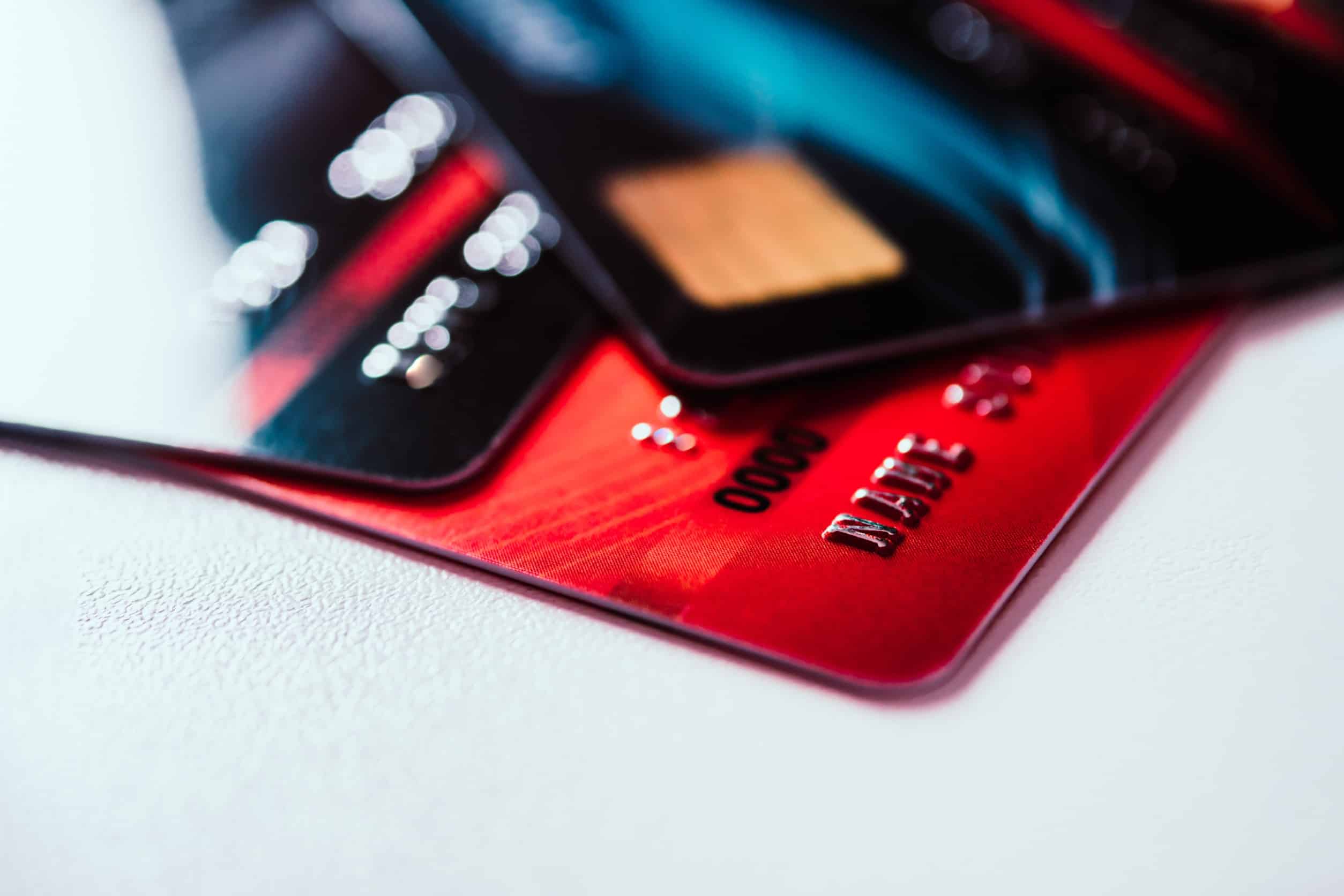 Perbedaan Kartu Kredit dan Debit: Esensi dalam Pengelolaan Keuangan
