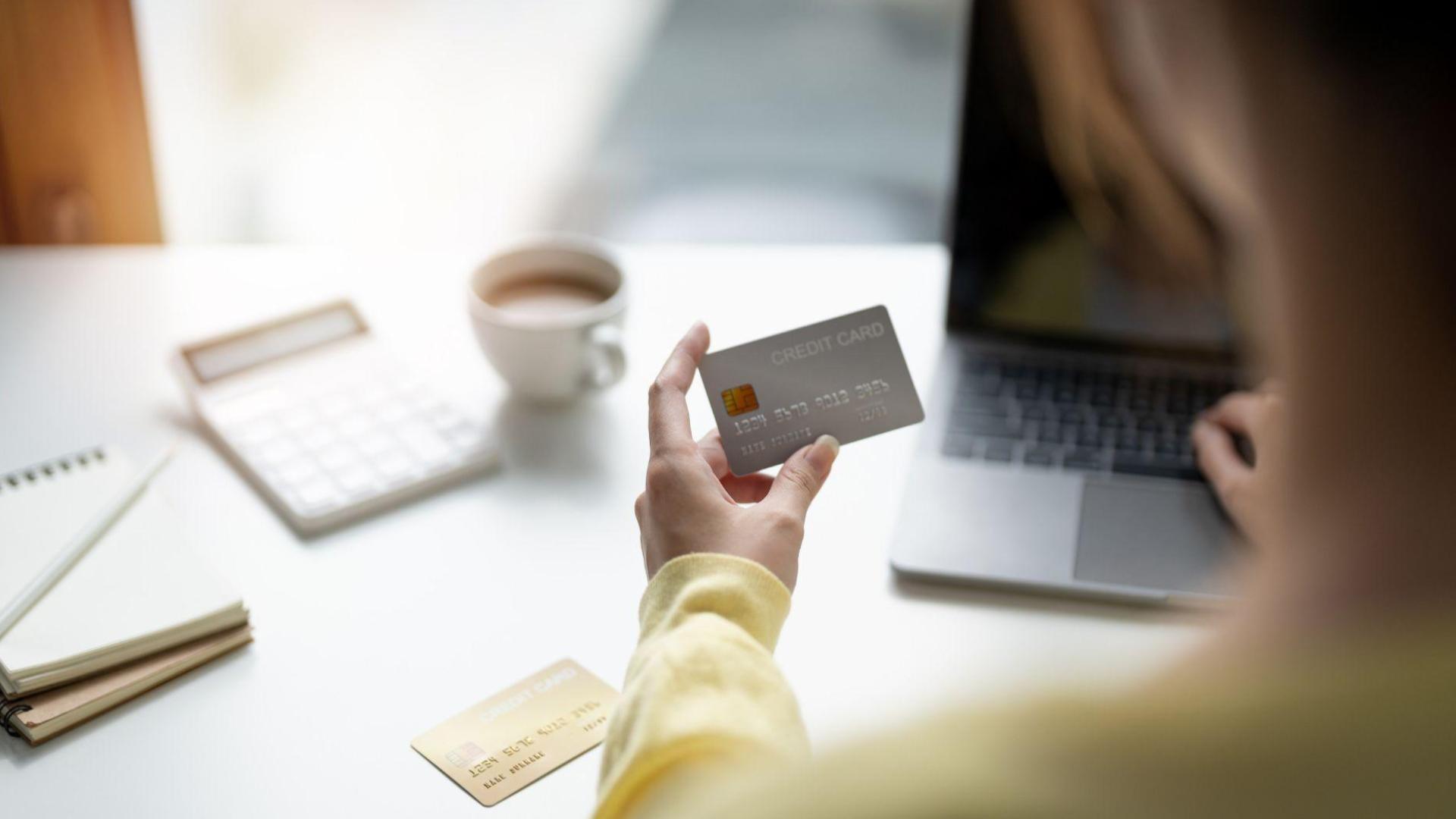 Invoice Financing vs Kartu Kredit