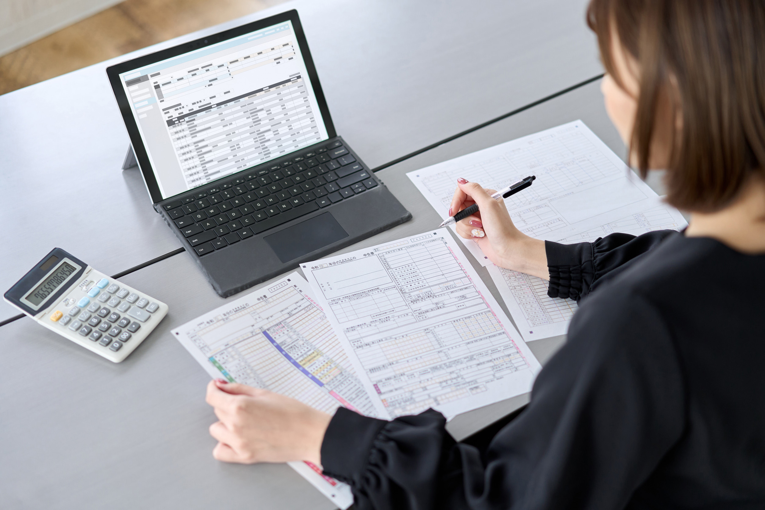 Contoh Invoice Excel: Cara Membuat, Mengelola, & Bayar Lewat OnlinePajak